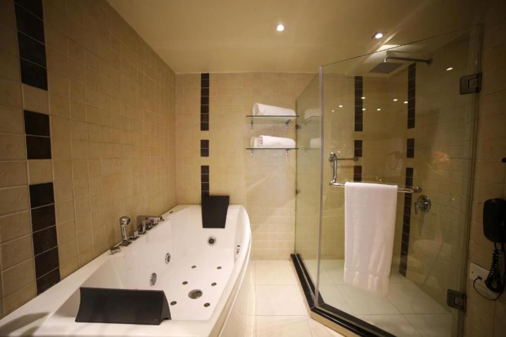 Park Lane Hotel Lahor Kültér fotó
